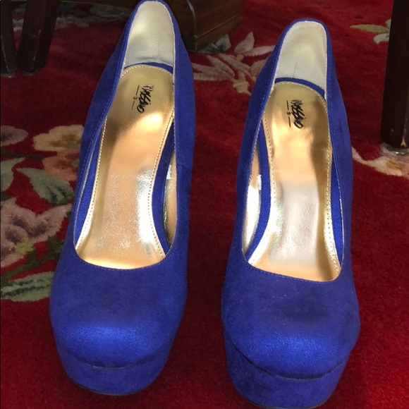 Electric ⚡️ Blue faux suede wedge heels - Picture 4 of 6
